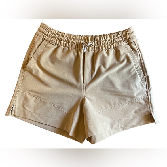 Old Navy Tan Shorts, Size M - Picture 1 of 3